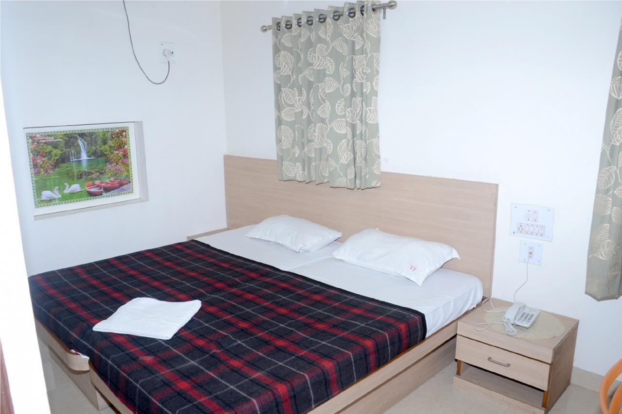Hotel Kuber Nagpur Buitenkant foto